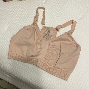 Kindred braverly nursing and maternity sports bra. Great condition!